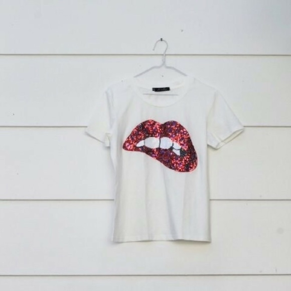 FV Relay T Shirt w/ Sequins Red Lips Logo